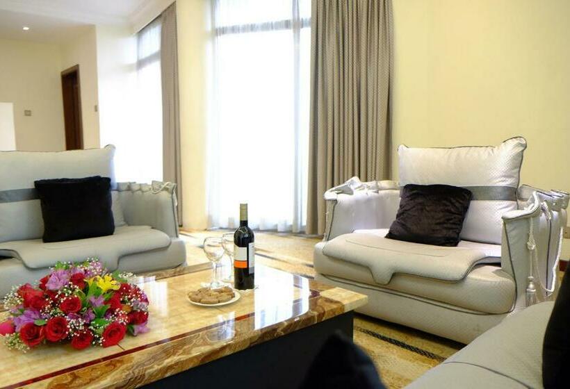 سوییت جونیور, De Leopol