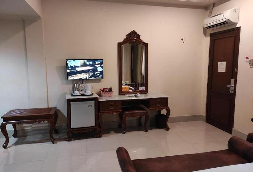 풀장 전망 스위트, Indah Palace Yogyakarta