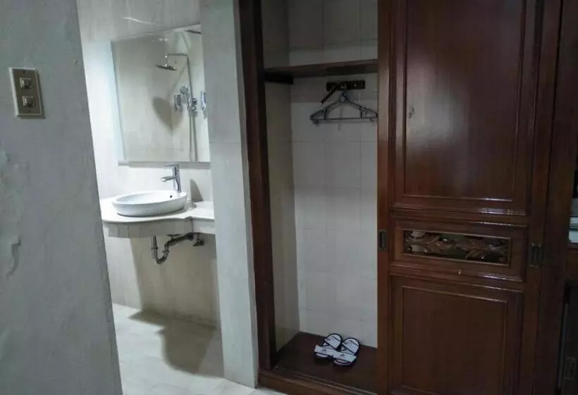سوییت با چشم‌انداز استخر, Indah Palace Yogyakarta