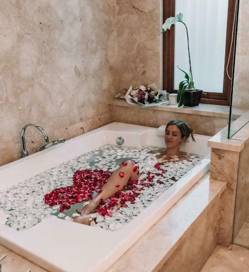 Люкс с Балконом, Royal Kamuela Villas & Suites At Monkey Forest, Ubud