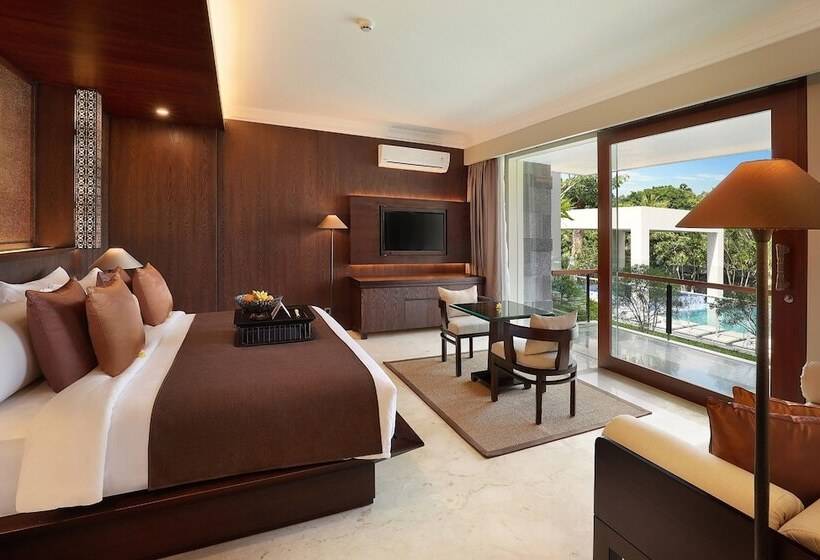 Люкс Вид на Бассейн, Royal Kamuela Villas & Suites At Monkey Forest, Ubud