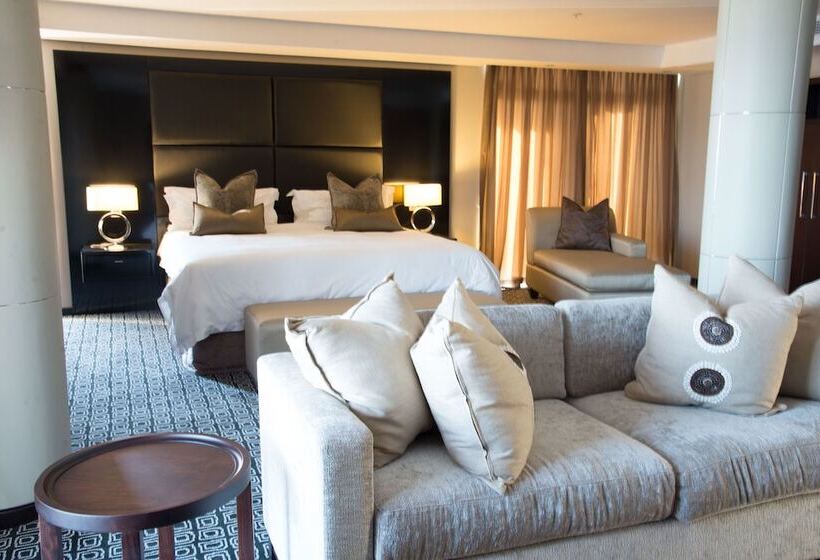 Люкс, Premier Hotel East London Icc