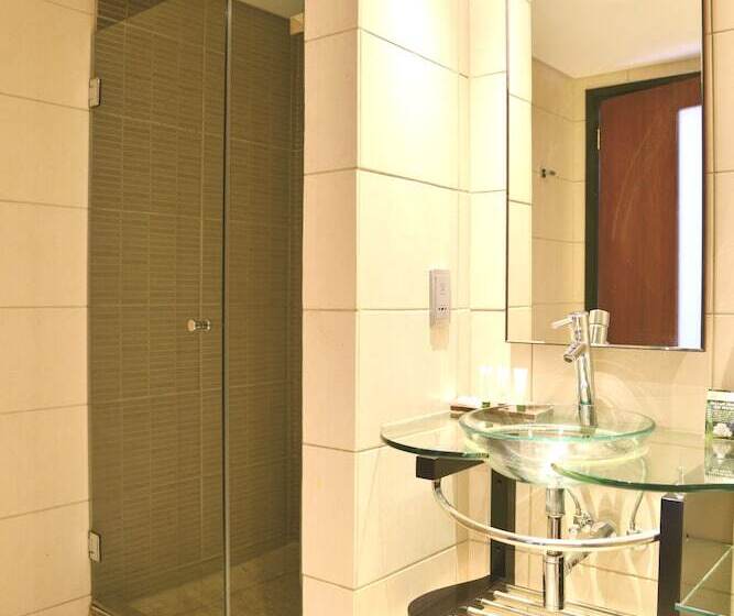 带2个双人床的标准工作室, Premier Hotel East London Icc