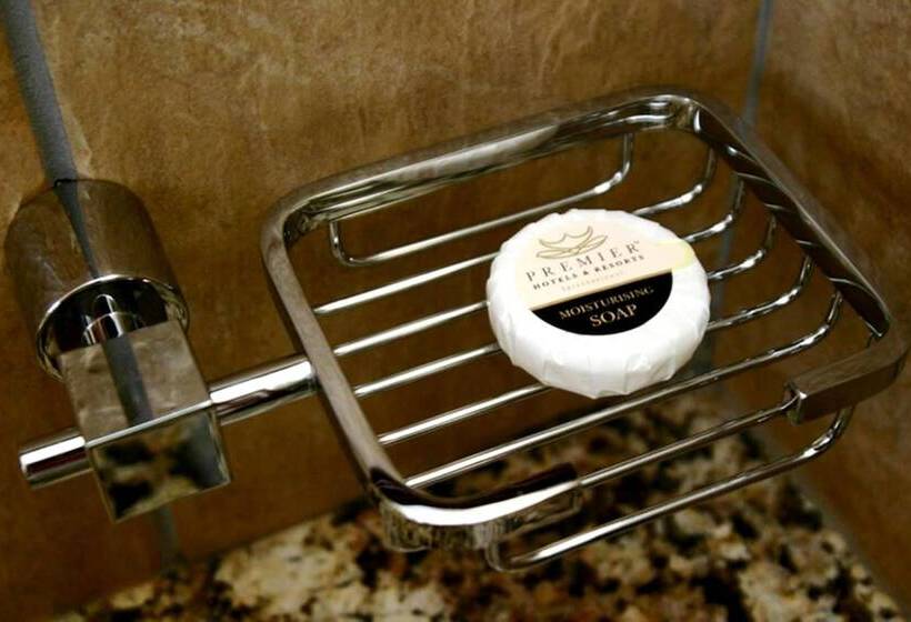 带2个双人床的标准工作室, Premier Hotel East London Icc