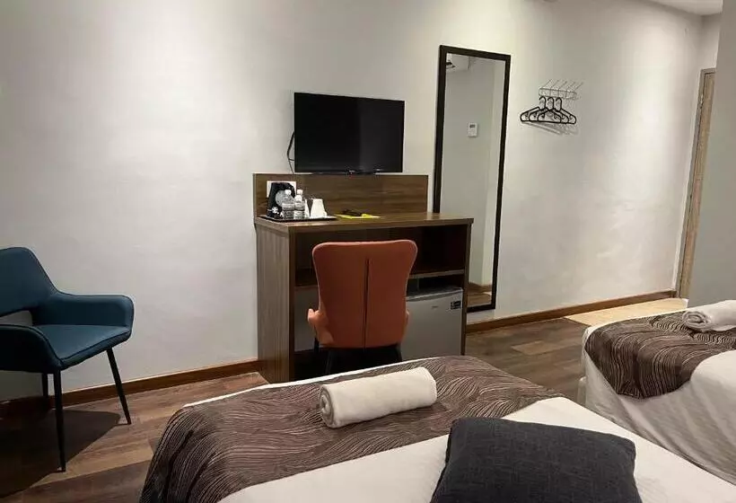 اتاق استاندارد با چشم‌انداز استخر, White Lodge