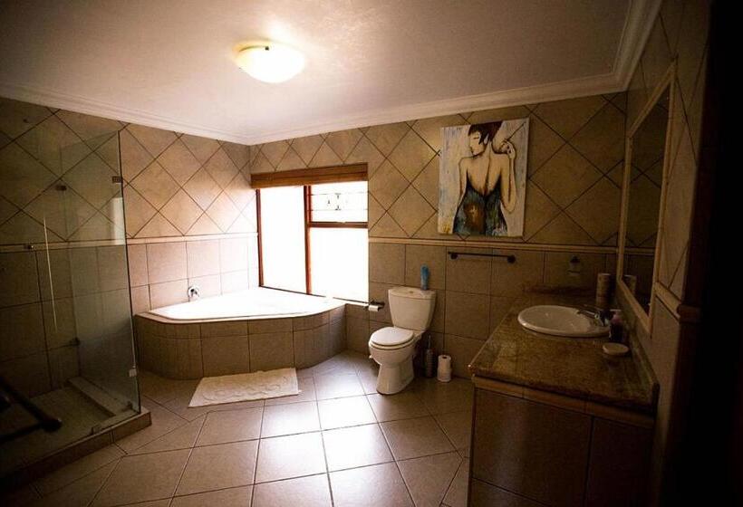 Номер Стандарт Вид на Бассейн, Inyameko Bnb
