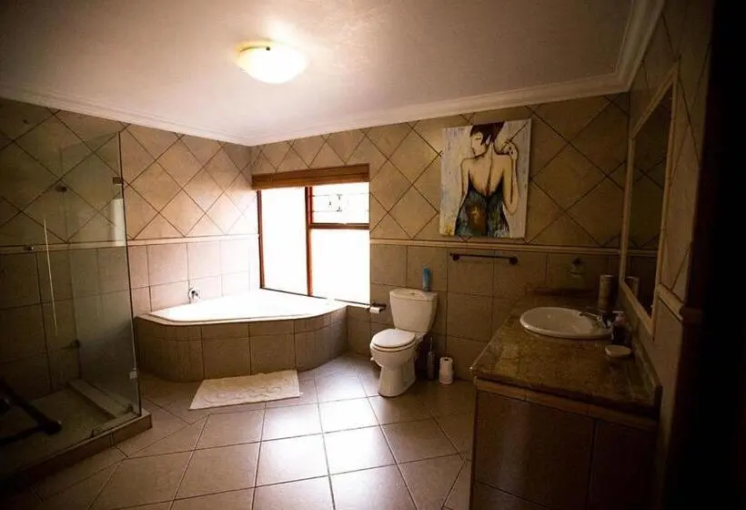 プールビュースタンダードルーム, Inyameko Bnb