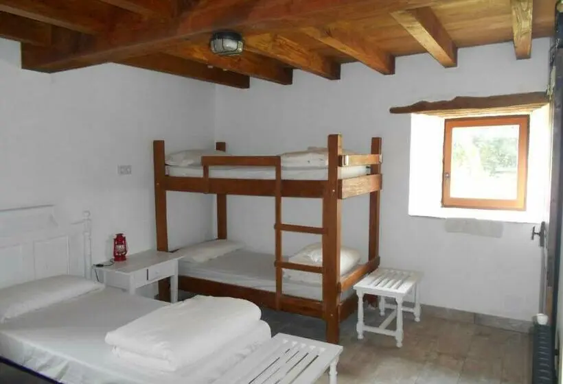 ルームシェアのワンベッド, Albergue O Xistral