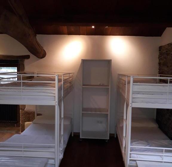 共用房间的床, Albergue O Xistral