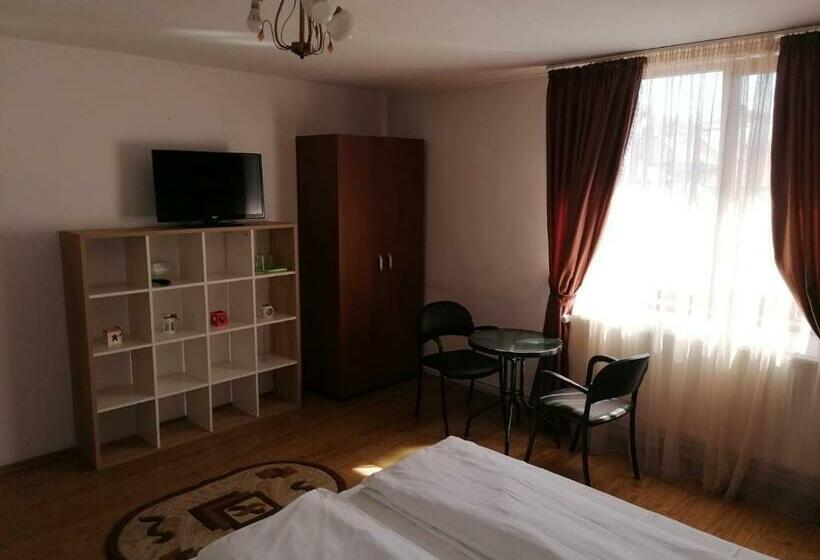 标准三人间, Class