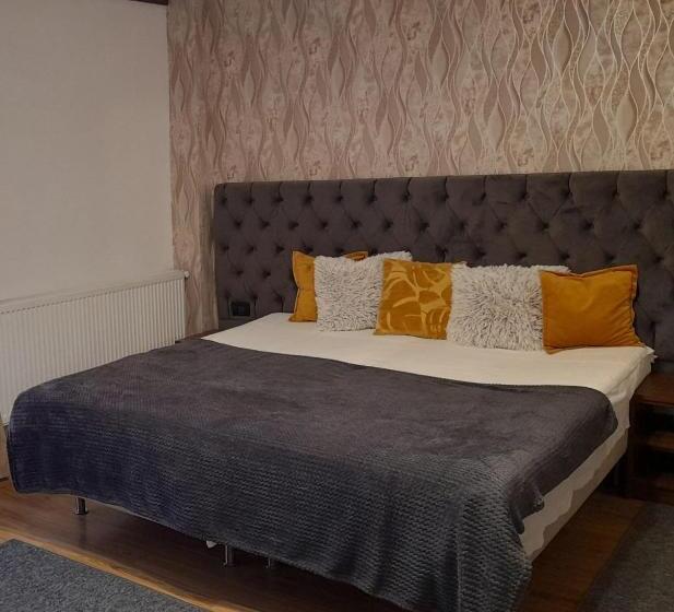 带阳台标准四人间, Class