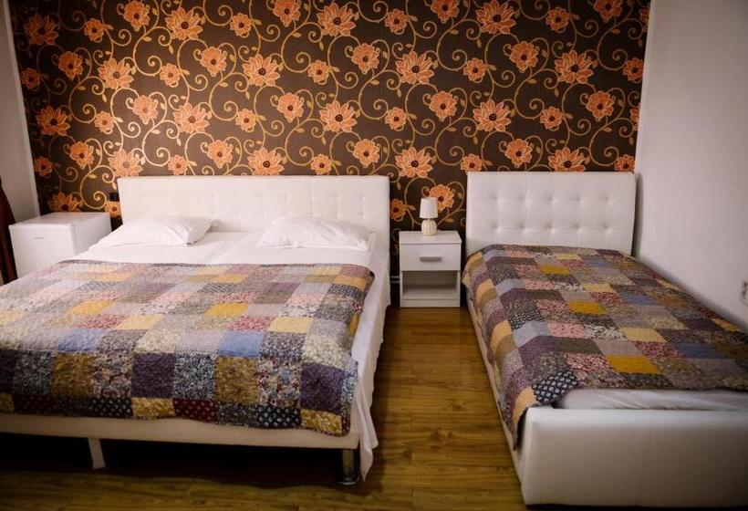 标准三人间, Class