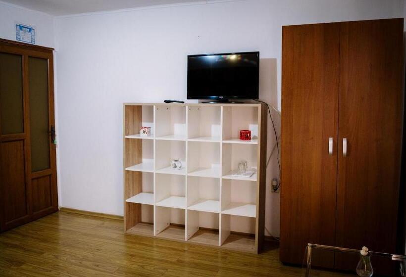 标准三人间, Class