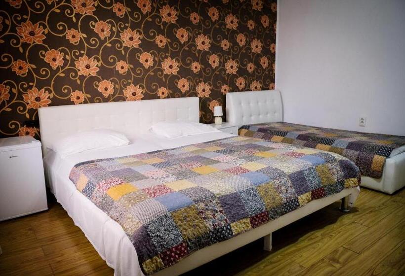 标准三人间, Class