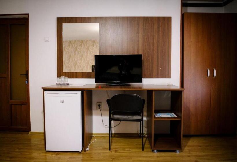 带阳台标准四人间, Class