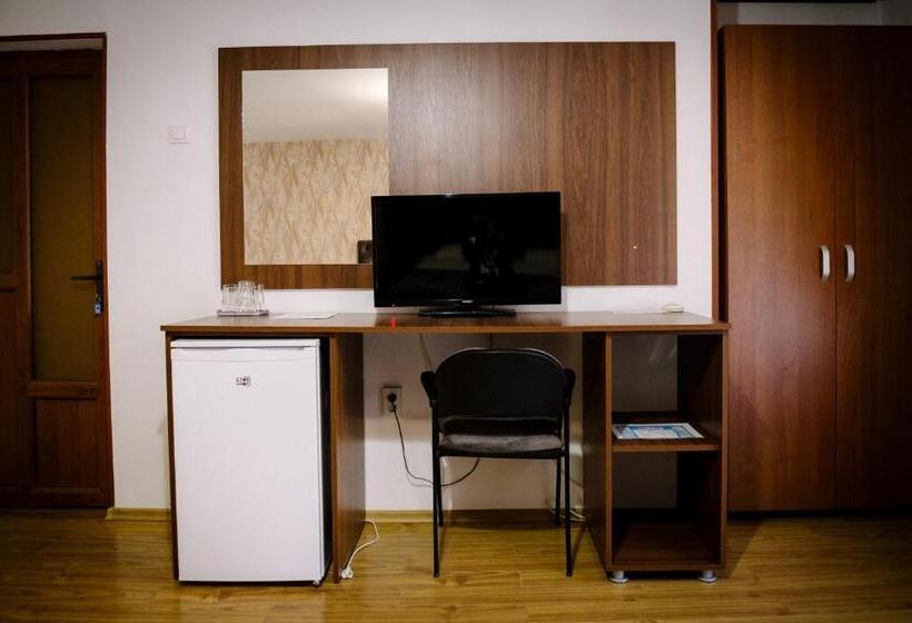 带阳台标准四人间, Class