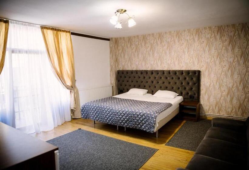 带阳台标准四人间, Class