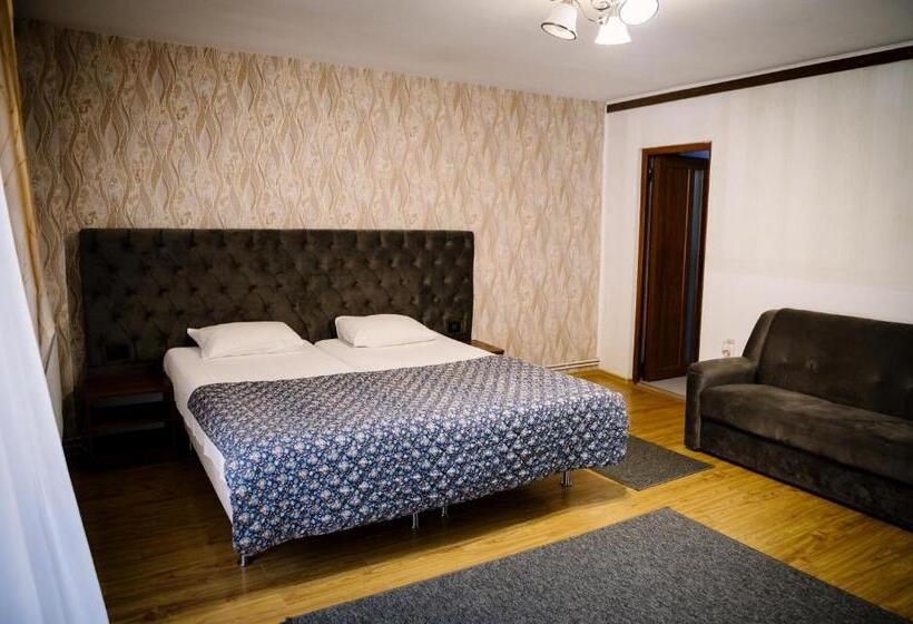 带阳台标准四人间, Class