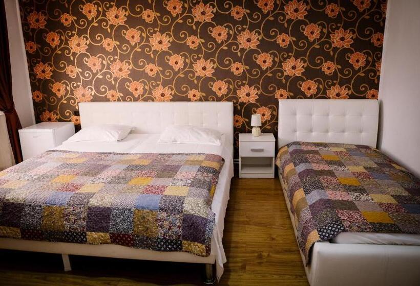 标准三人间, Class