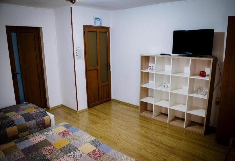 标准三人间, Class