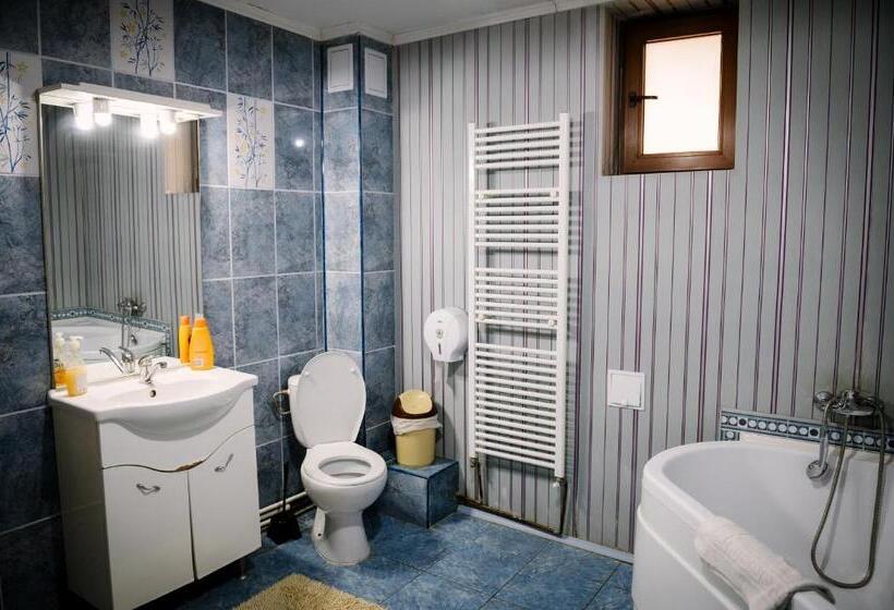 标准三人间, Class