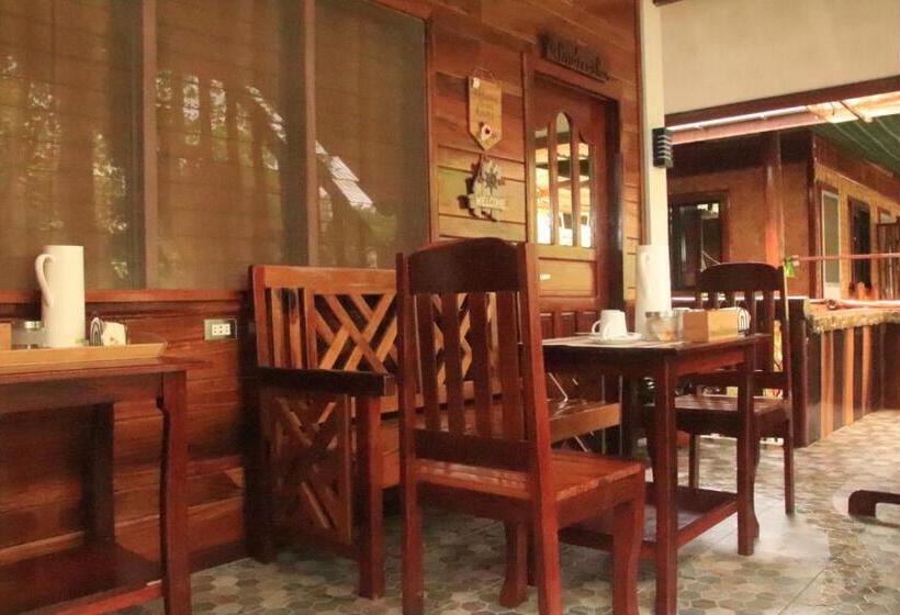 سوییت لوکس, Theresa S Pension House