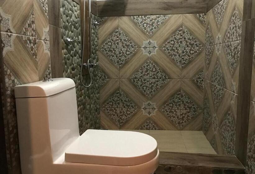 اتاق لوکس خانوادگی, Theresa S Pension House