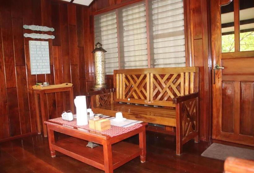 اتاق لوکس, Theresa S Pension House