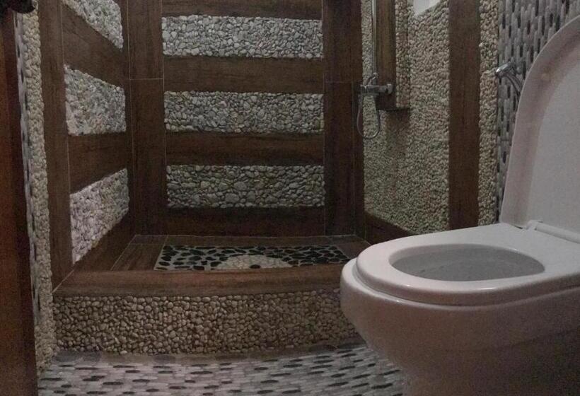 اتاق لوکس, Theresa S Pension House