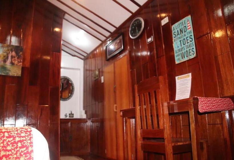 اتاق لوکس, Theresa S Pension House