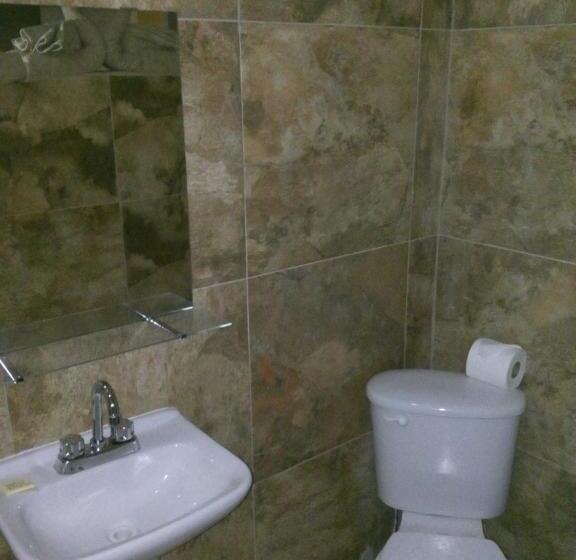 חדר סטנדרט לשלושה, La Vid Posada Inn