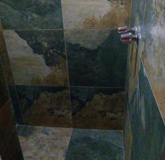 חדר סטנדרט לשלושה, La Vid Posada Inn