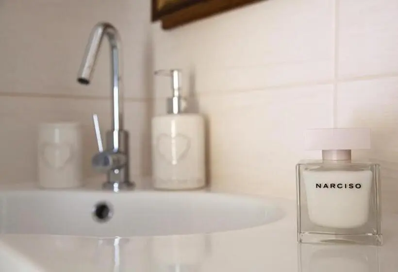 اتاق لوکس با بالکن, Al Borgo Rooms