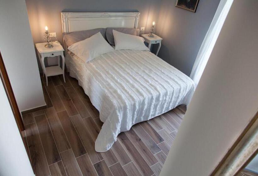 バルコニー付きデラックスルーム, Al Borgo Rooms