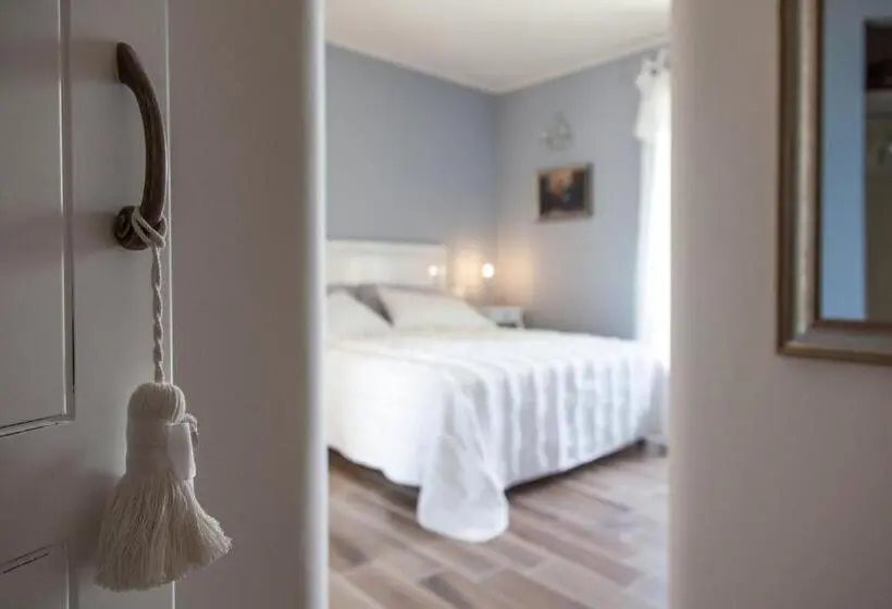 اتاق لوکس با بالکن, Al Borgo Rooms