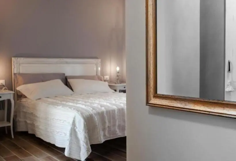 اتاق لوکس با بالکن, Al Borgo Rooms