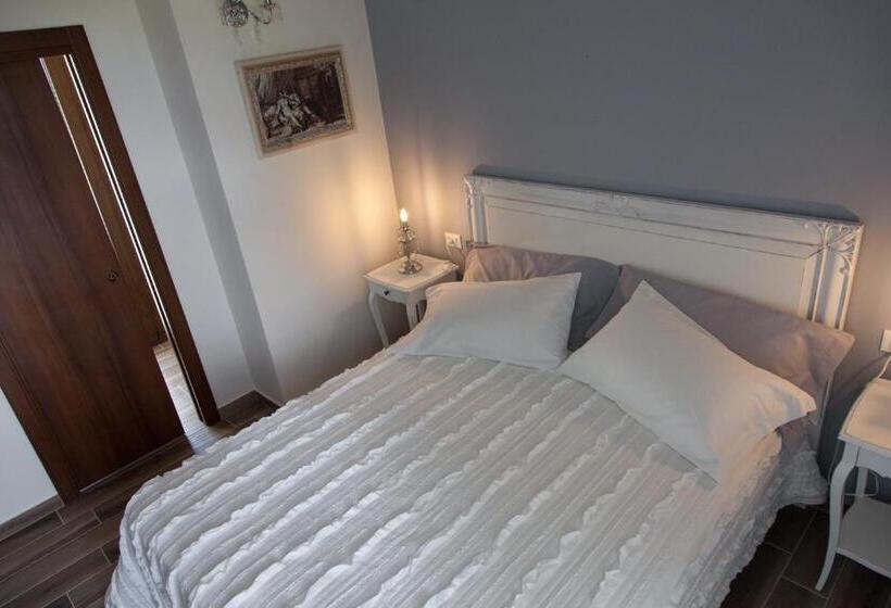 バルコニー付きデラックスルーム, Al Borgo Rooms