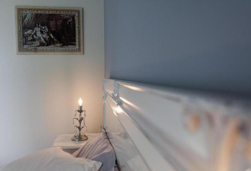 バルコニー付きデラックスルーム, Al Borgo Rooms