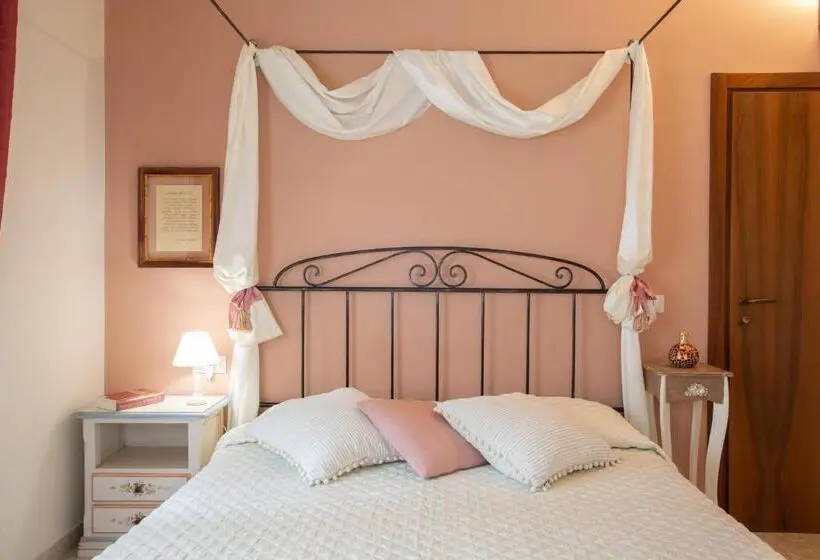 اتاق استاندارد سه نفره, Al Borgo Rooms
