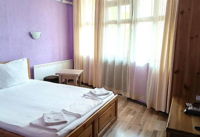 발코니가 있는 4인용 스탠다드 룸, Guesthouse White Margarit