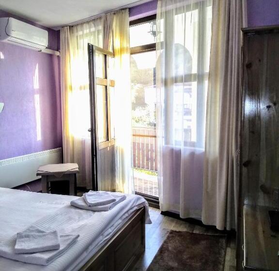 Четырехместный Номер Стандарт с Балконом, Guesthouse White Margarit