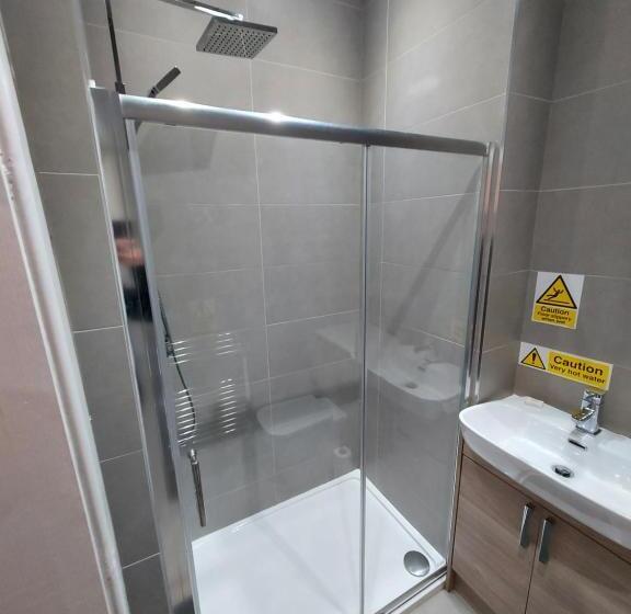 اتاق خانوادگی, Maze Serviced Apartment