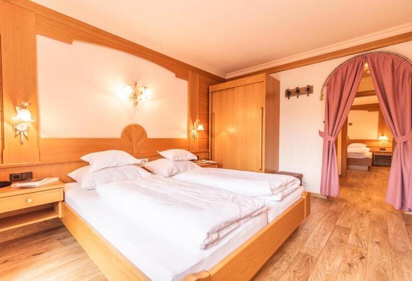 Apartamento 3 Dormitórios, Garni Apart Tina