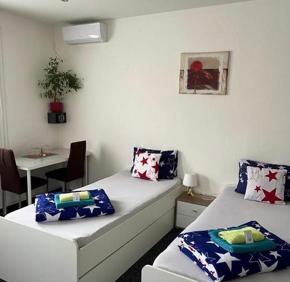 スタンダードトリプルルームの外観-バスルーム, Zlatá éra