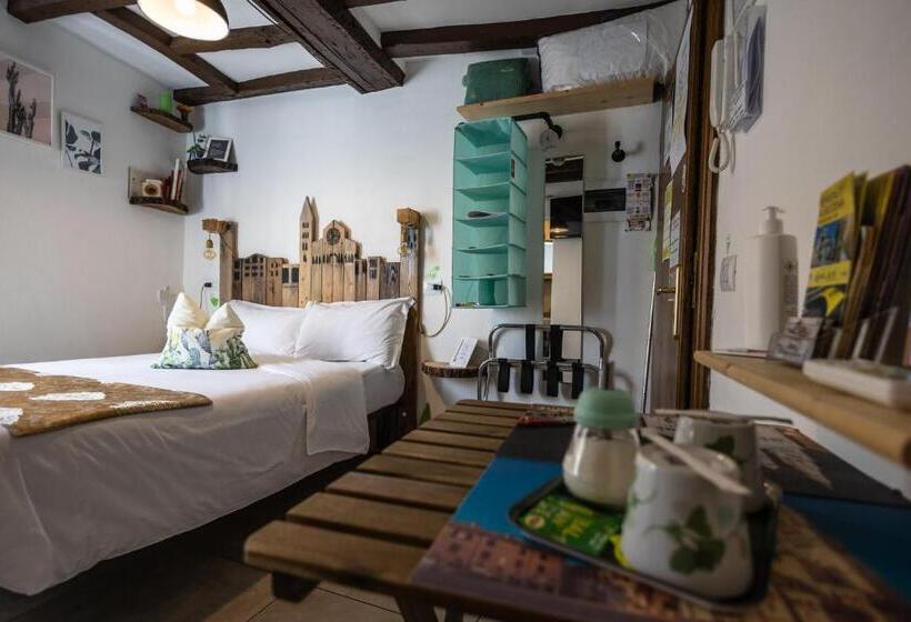 استودیوی استاندارد, La Pomposa Del Teatro