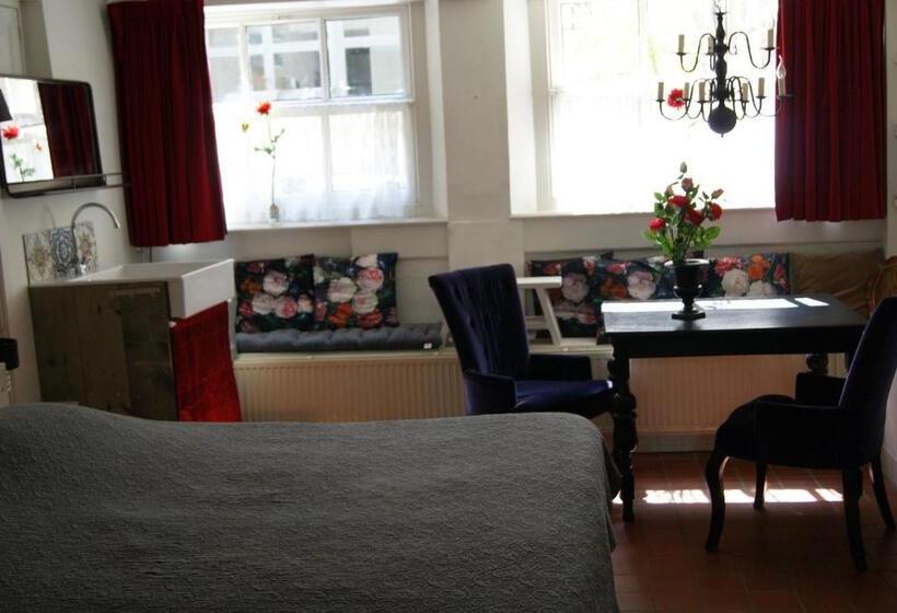 Standard room with outdoor bath, De Zevenster Gevestigd Aan De Winkelstraat