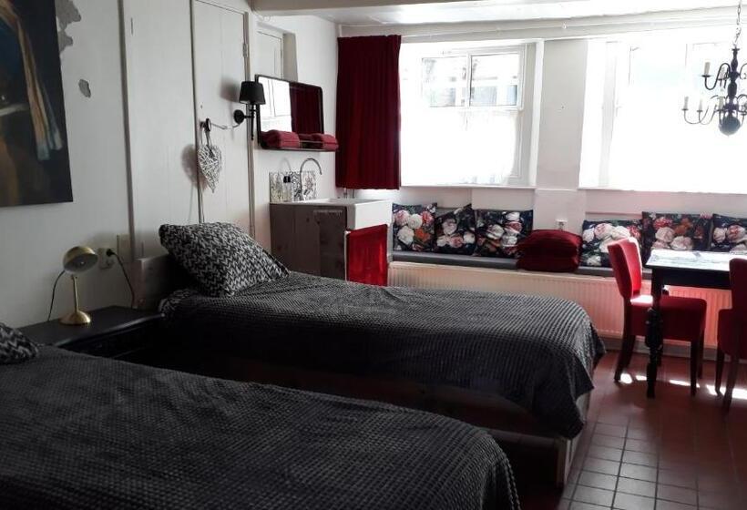 Standard room with outdoor bath, De Zevenster Gevestigd Aan De Winkelstraat