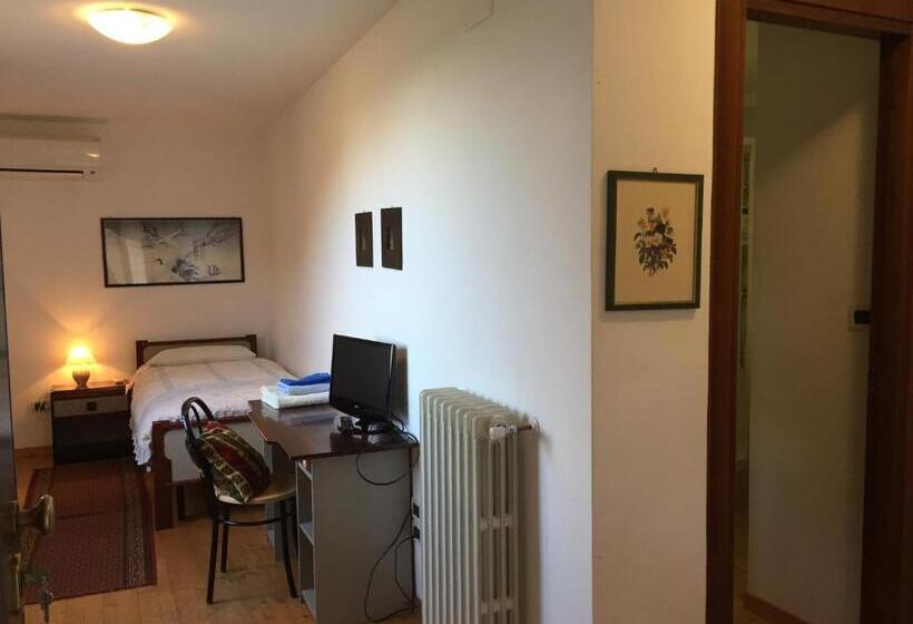 اتاق استاندارد یک نفره, Villa Perenich