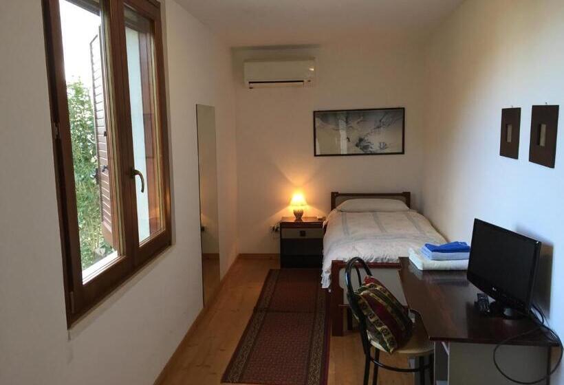 اتاق استاندارد یک نفره, Villa Perenich