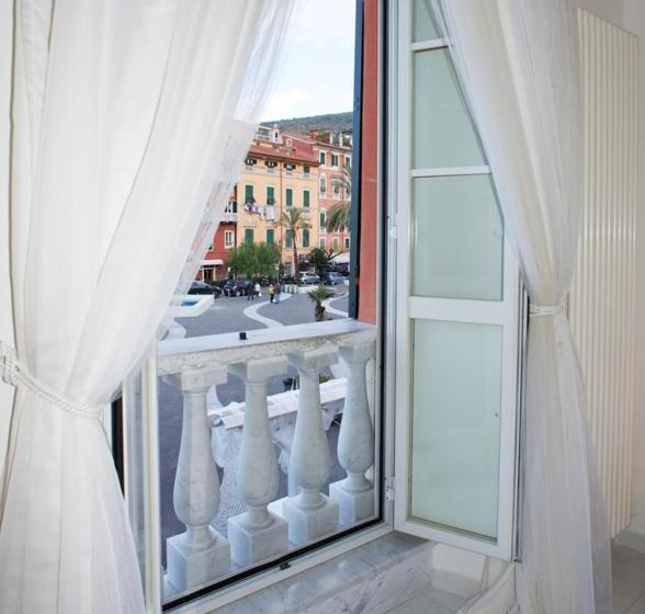 اتاق استاندارد با چشمانداز دریا, Vittoria